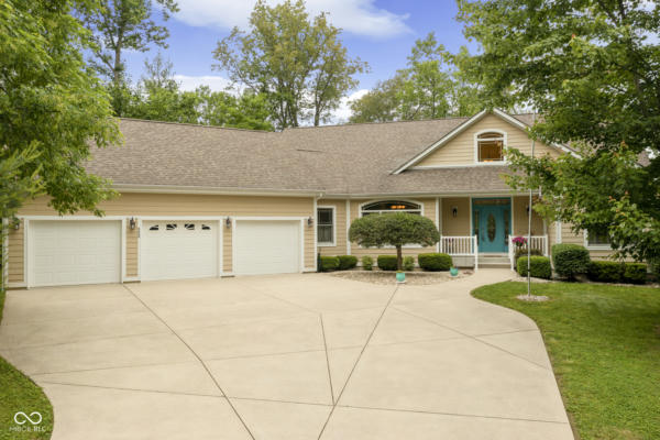9322 W EVERGREEN DR, COLUMBUS, IN 47201 - Image 1