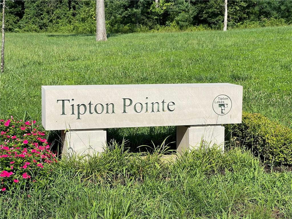 1847 TIPTON POINT CT, COLUMBUS, IN 47201, photo 1 of 9