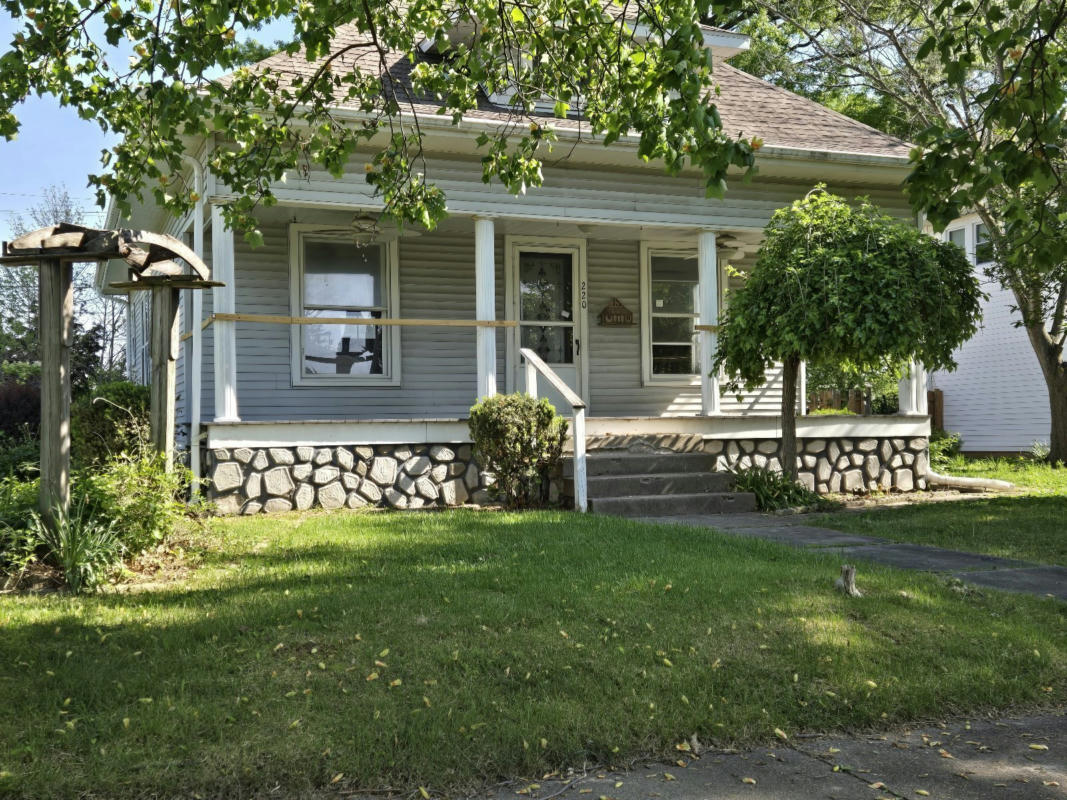 220 W INDIANA AVE, SULLIVAN, IN 47882, photo 1 of 27