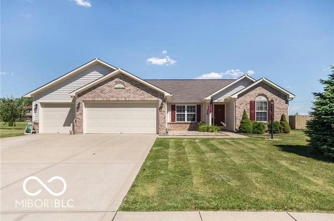 9053 N RIVER CHASE LN, MCCORDSVILLE, IN 46055, photo 1 of 48